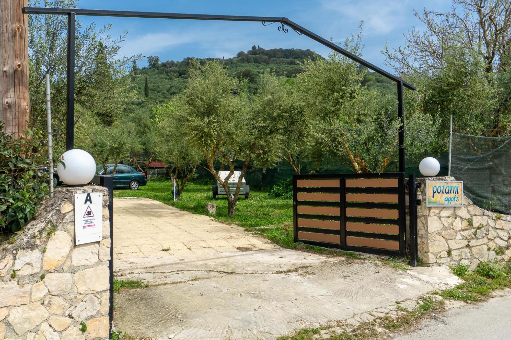 Potami Appts Apartment *